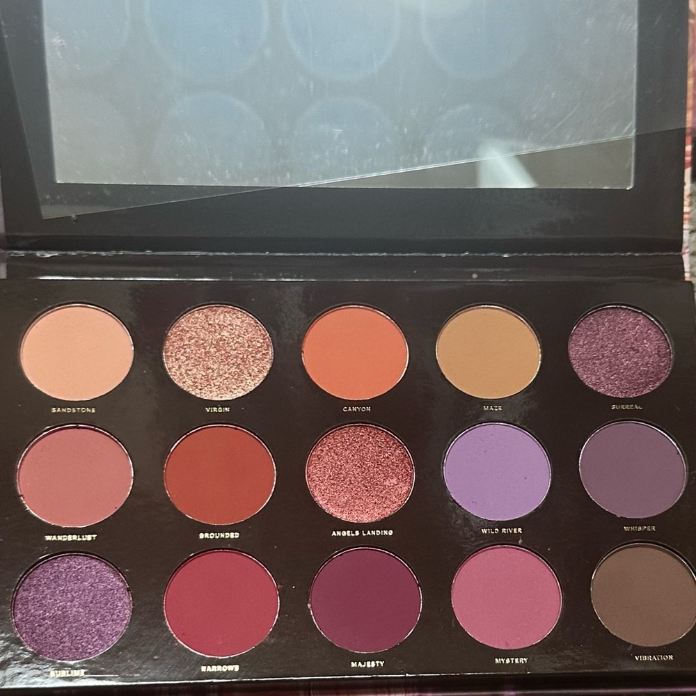 Hipdot eyeshadow pallet